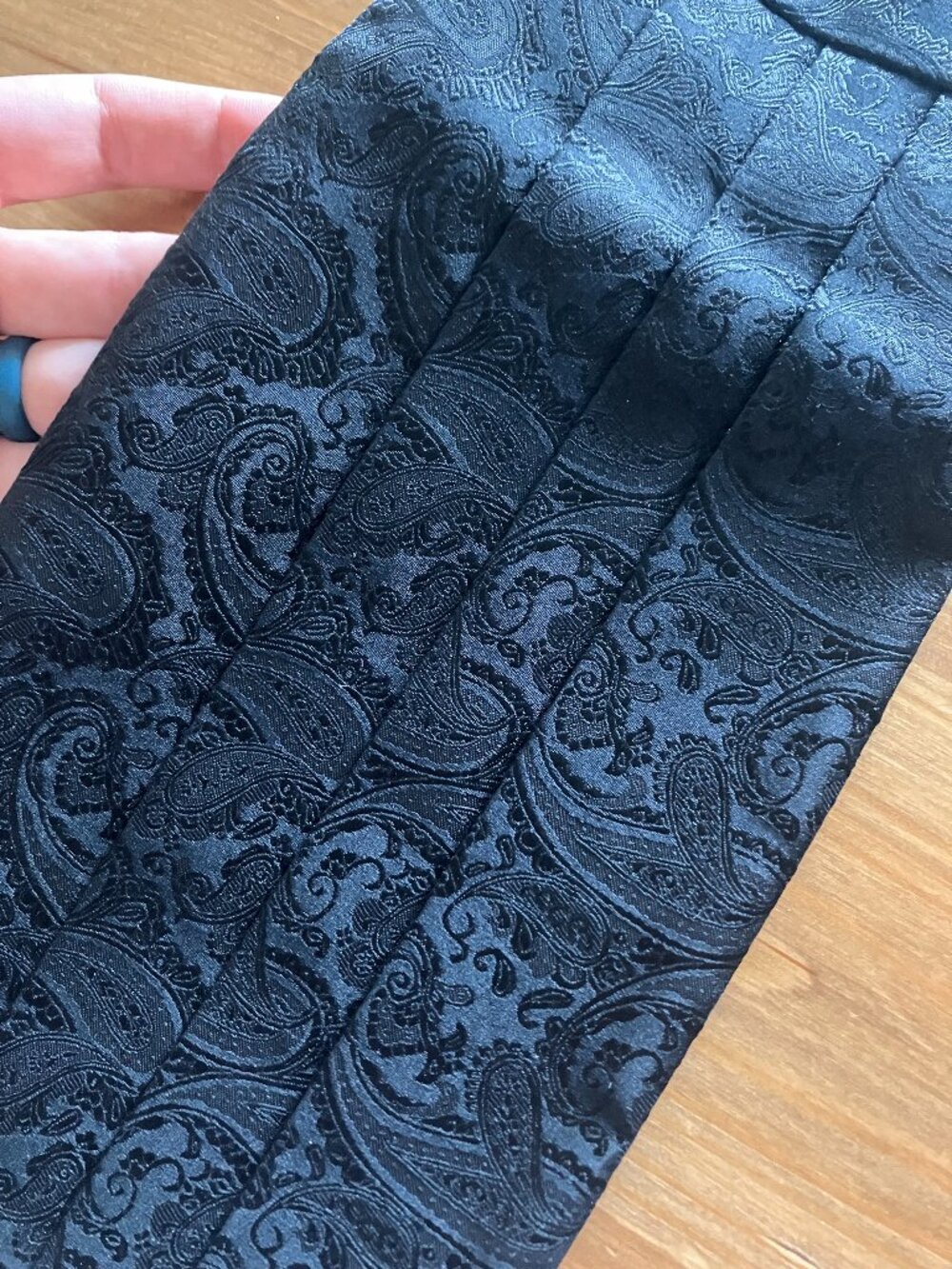 Men's black silk Jos. A. Bank cummerbund and bow tie - Picture 10 of 12
